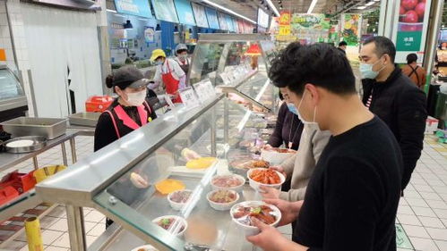 扩大农副产品销售 苏果第三届龙虾节日销2000斤